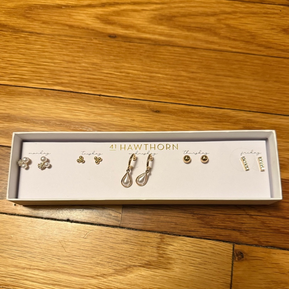 41 Hawthorn Earring Set